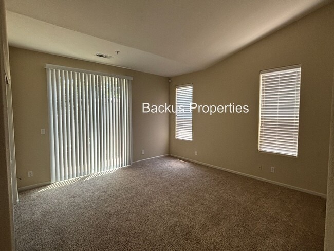 Building Photo - Great home in North Salinas with office/bo...