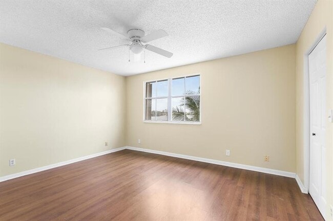 Building Photo - 3138 W Buena Vista Dr