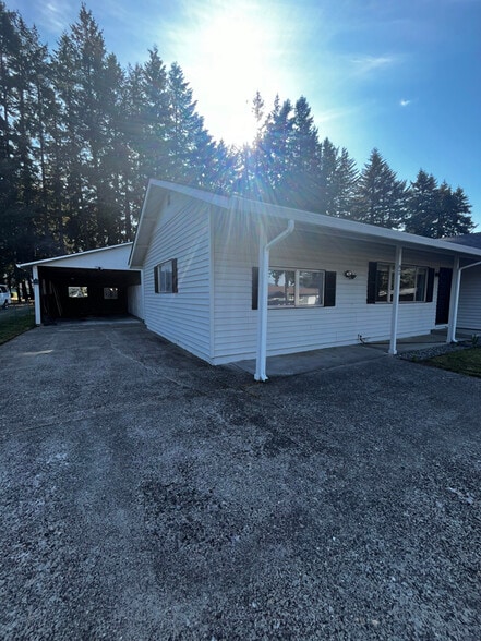 Building Photo - 82 Dalen St