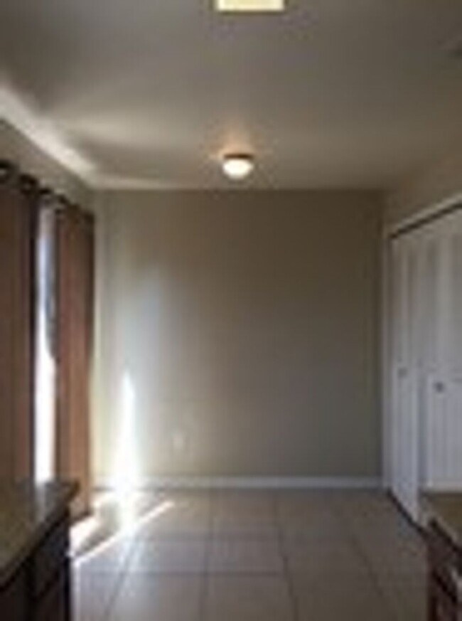 Building Photo - HIDDEN CREEK CONDO
