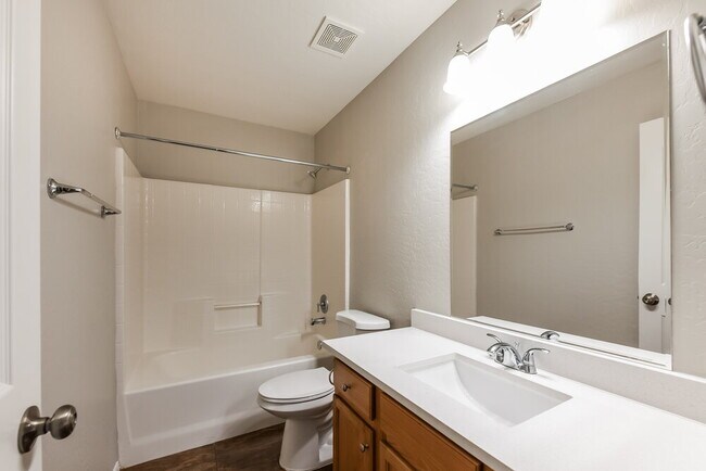 Building Photo - 4045 S Kirby Ct