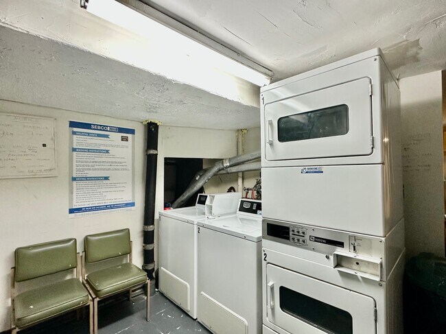 Building Photo - 539 W 49th St