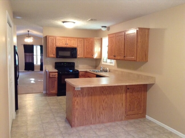 Building Photo - 515 W 3rd St