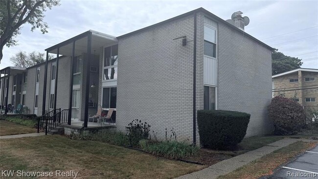 Building Photo - 4030 W 13 Mile Rd
