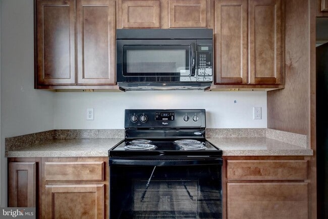 Building Photo - 88 Brookside Ave