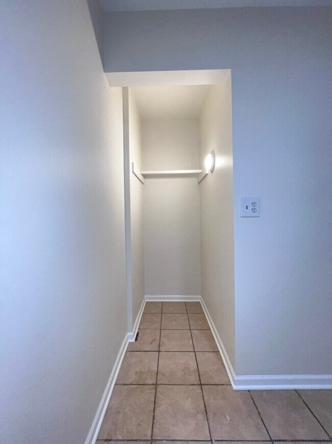 Building Photo - 8919 S Muskegon Ave