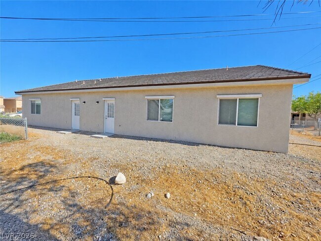 Building Photo - 1121 Sixshooter Ave