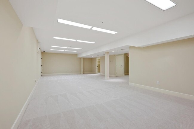 Building Photo - 42 Camino Por Los Arboles