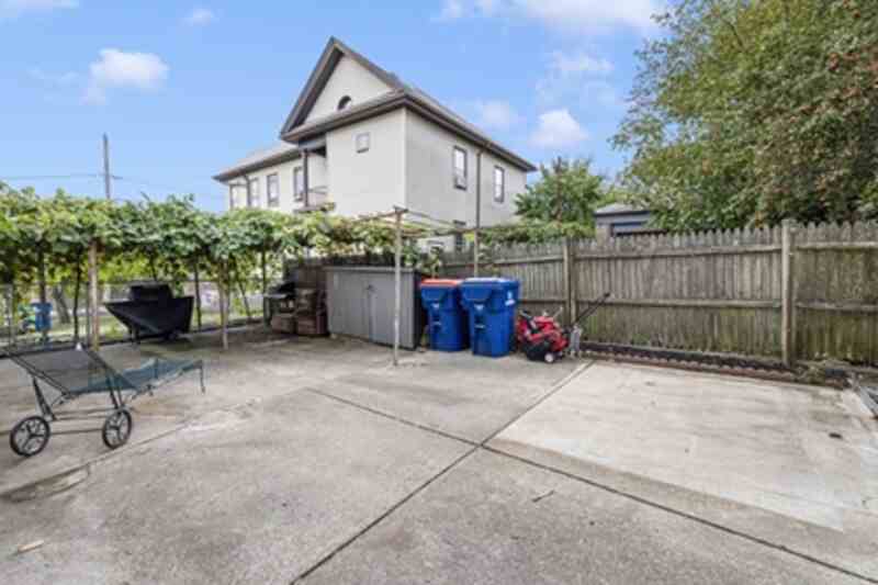 Building Photo - 121 Hope St