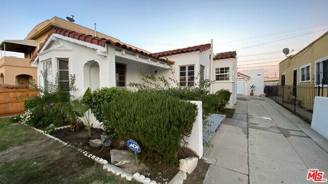 Building Photo - 5856 Arlington Ave