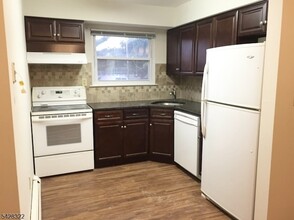 Building Photo - 28 Deanna Dr