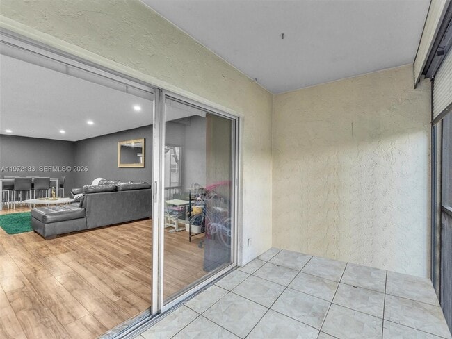 Building Photo - 6201 N Falls Cir Dr