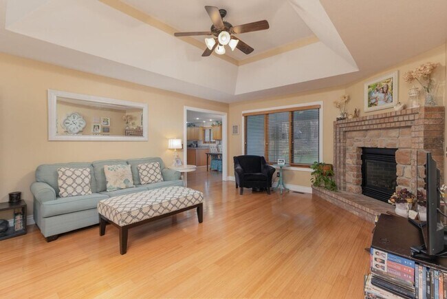 Building Photo - 3 Bedroom Home 2 Bath 2 Car Garage - Great...