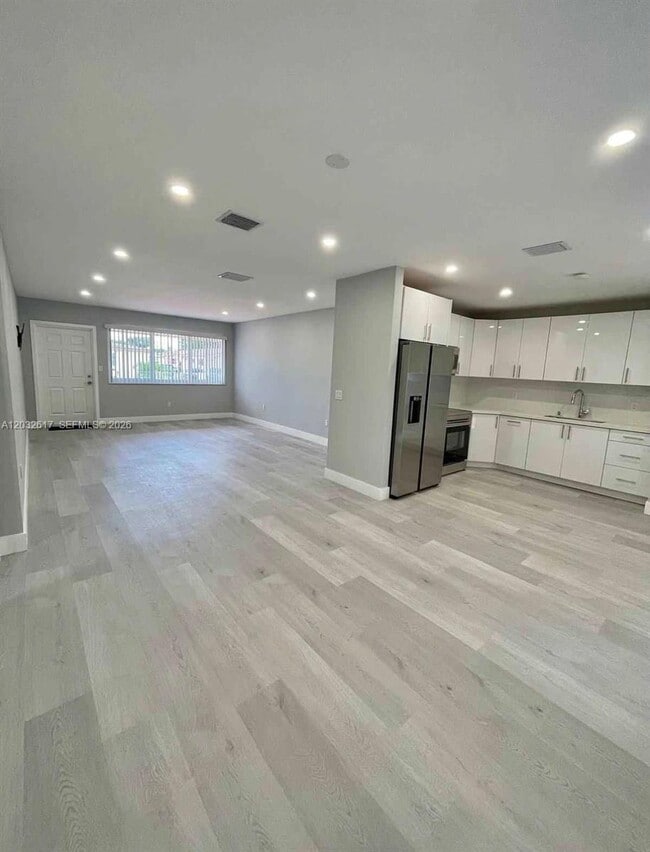 Building Photo - 950 NW 36th Ave