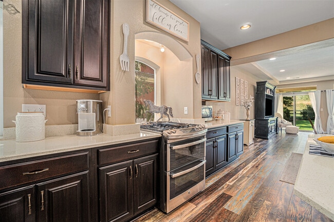 Building Photo - 4806 Wildwood Way