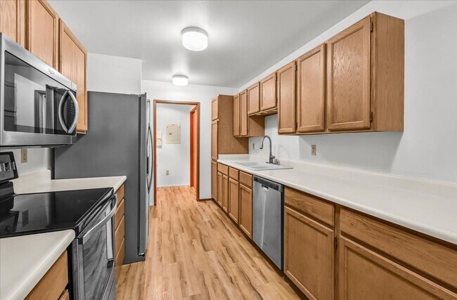 Building Photo - 3Bd/2Ba Issaquah Condo