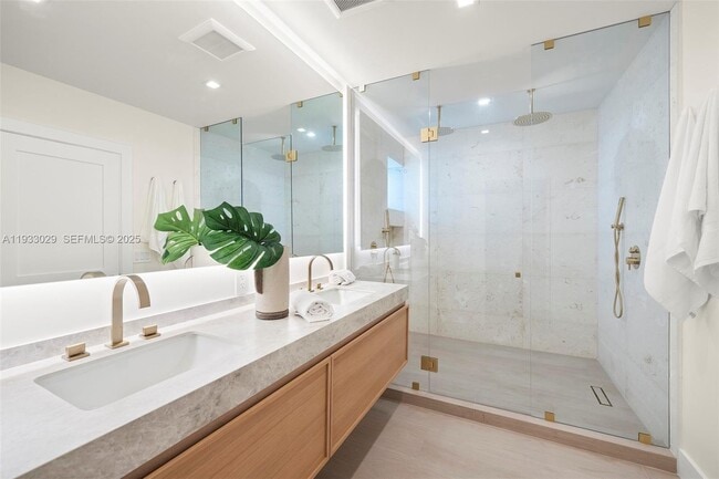 Building Photo - 10945 SW 75th Ct