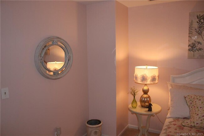Building Photo - 127 Springbrook Dr