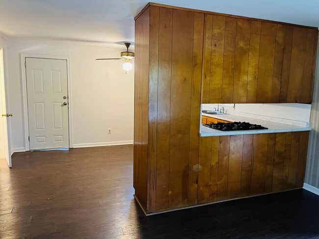 Building Photo - 3 bedroom, 1.5 all brick ranch with 2 car ...