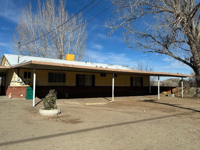 Building Photo - 3 Bedroom 2 Bathroom Top Level Duplex available for rent in Aztec, NM