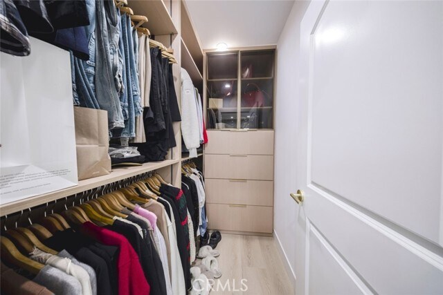 Building Photo - 7306 Farmdale Ave