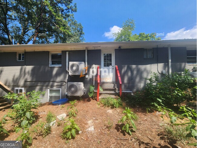 Building Photo - 217 Greenbriar Dr