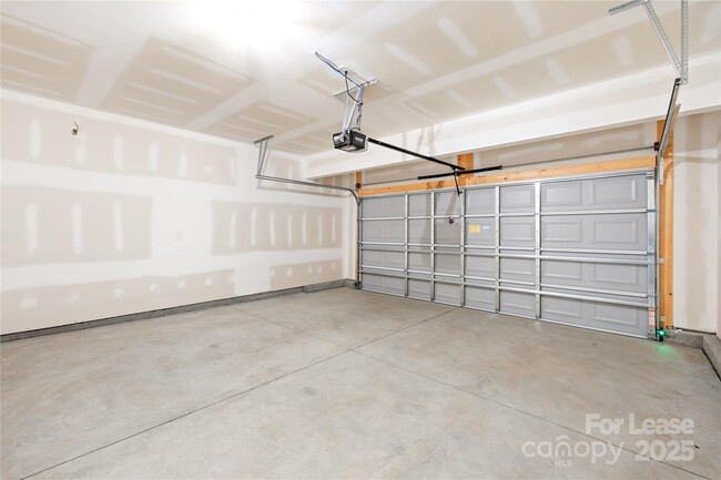 Building Photo - 18016 Wilbanks Dr