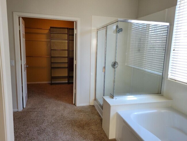 Building Photo - 1594 Dawnview Dr