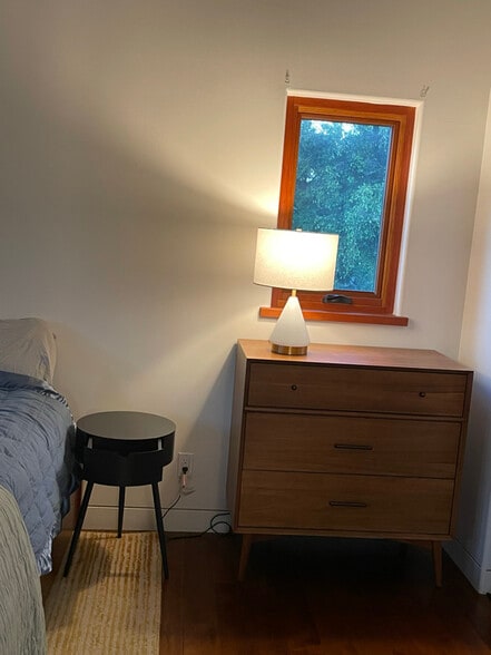 Building Photo - 1949 Parnell Ave