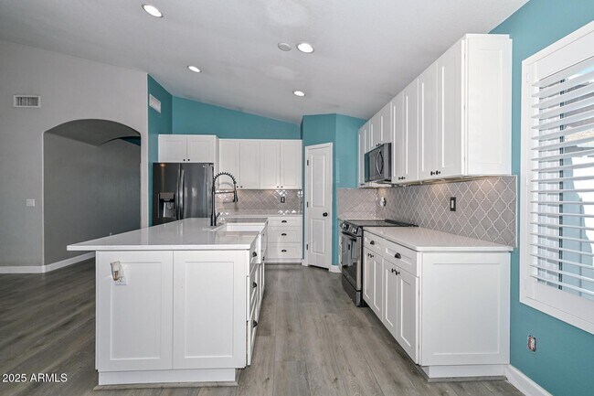 Building Photo - 18203 N 85th Dr