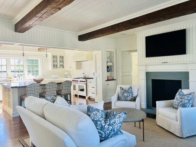 Building Photo - 3 Field Club Ln