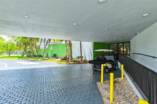 Building Photo - 9091 Lime Bay Blvd