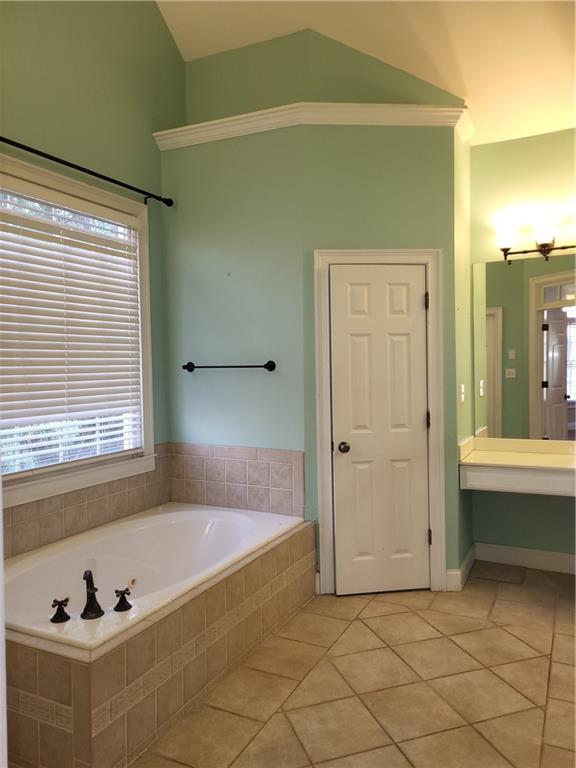 Building Photo - 8291 Fairway Dr