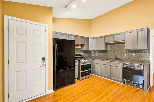 Building Photo - 2755 Janet St