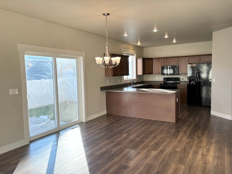 Building Photo - 4194 Bainbridge Cir