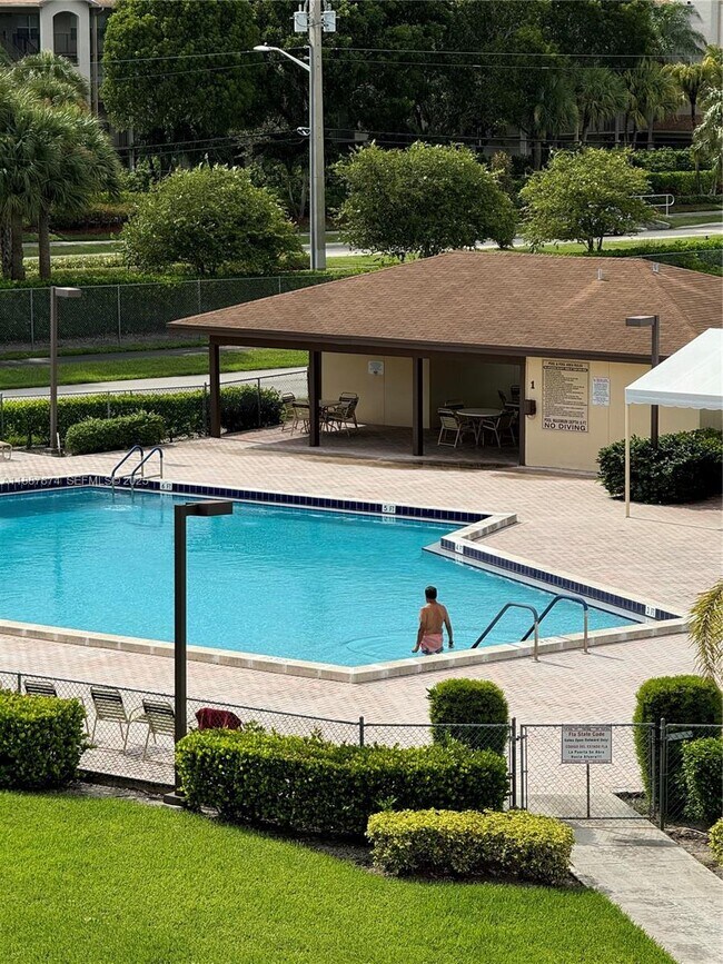 Building Photo - 13550 SW 6th Ct