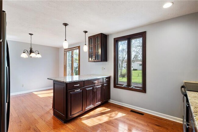 Building Photo - 16 Wheatfield Dr