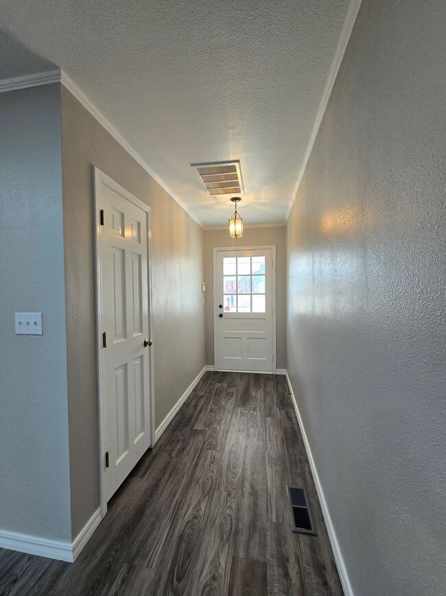 Building Photo - 3 Bedroom 2 Bath home in Shawnee!