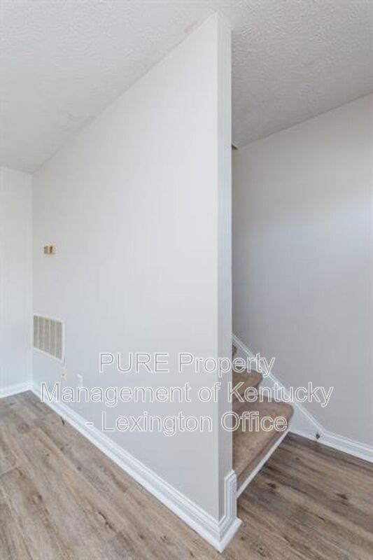 Building Photo - 306 Pigeon Ct