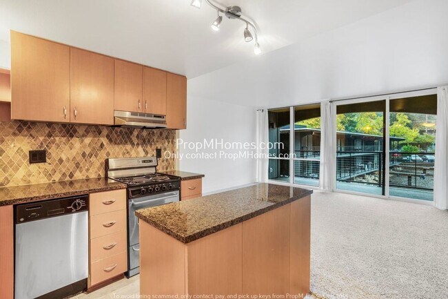 Primary Photo - One Bedroom Condo on the Water in Lake Osw...