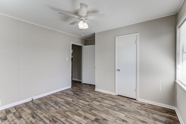 Building Photo - 711 Cherokee Dr