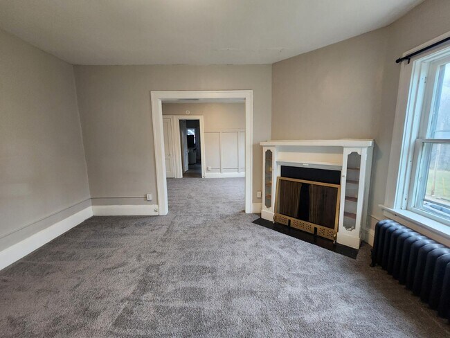 Building Photo - 146 King Dr