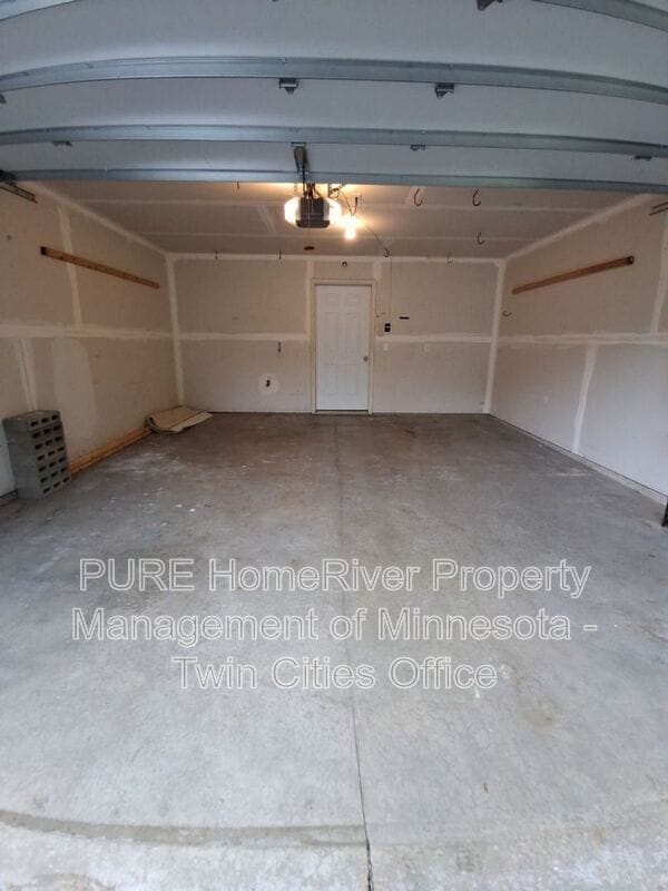 Building Photo - 393 Ojibway Path