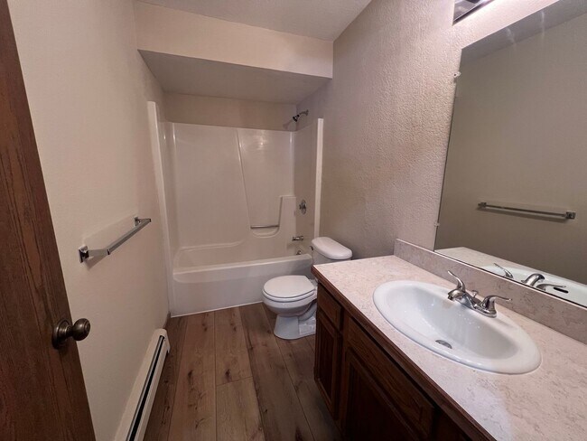 Building Photo - One Bedroom Apartment in Byron Center!