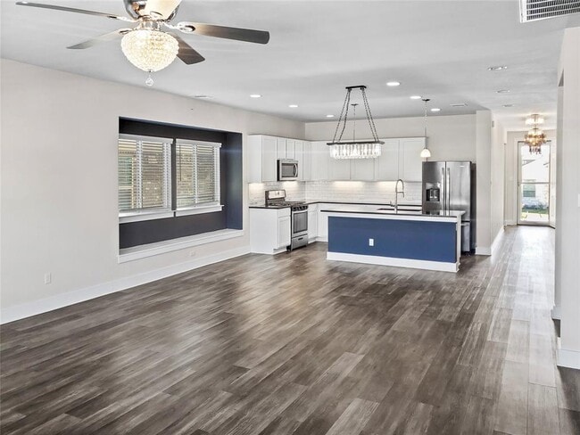 Building Photo - 551 Tanda Ln