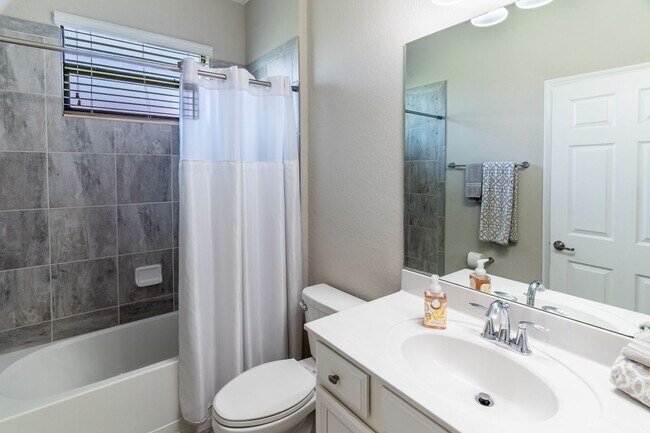 Building Photo - Available Pet Friendly Annual in Artesia!