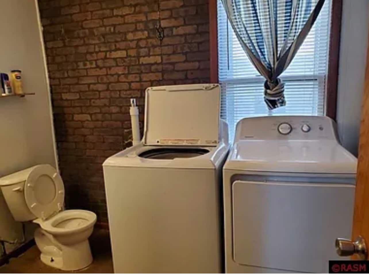 Building Photo - 921 N Riverfront Dr