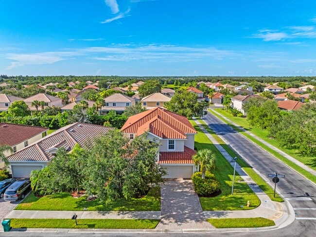 Building Photo - 2330 Heydon Cir E
