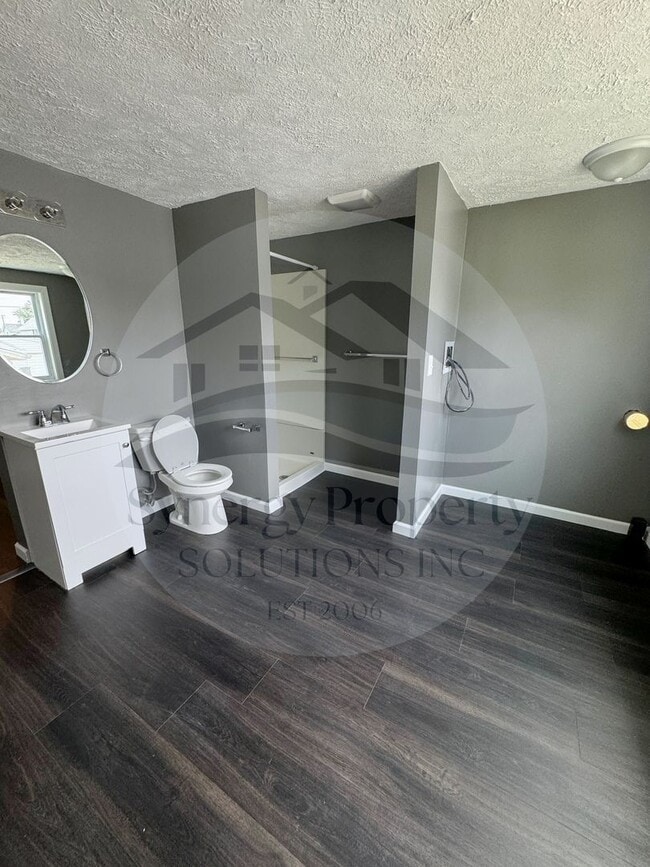 Building Photo - Crestline Home Available Now