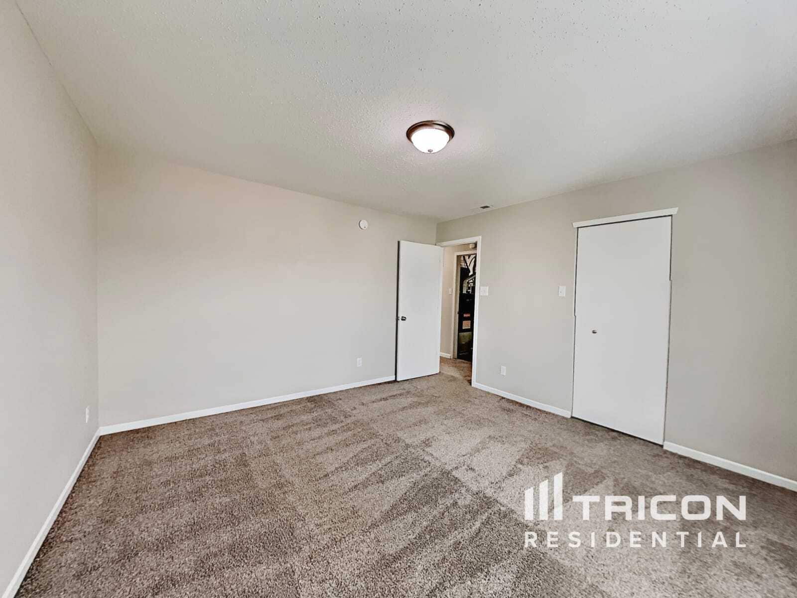 Building Photo - 10955 Woods Dr